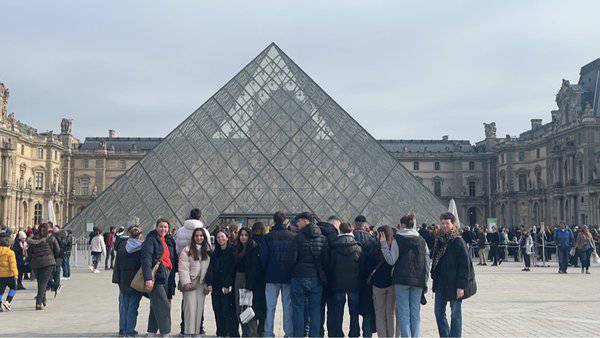 Paris Louvre